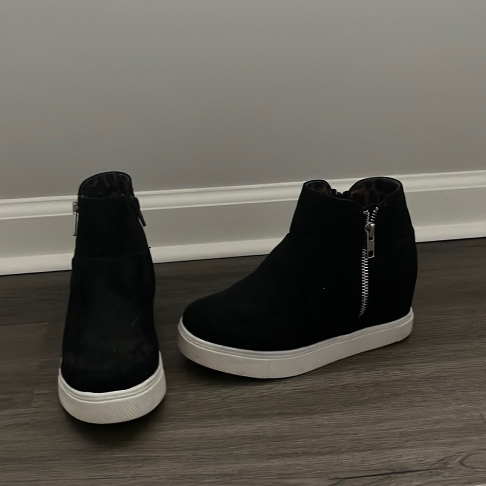 Steve Madden boots/tennis shoes